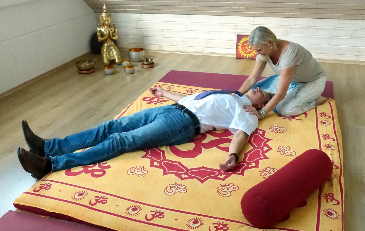 Ananda Yoga feiert ersten Geburtstag