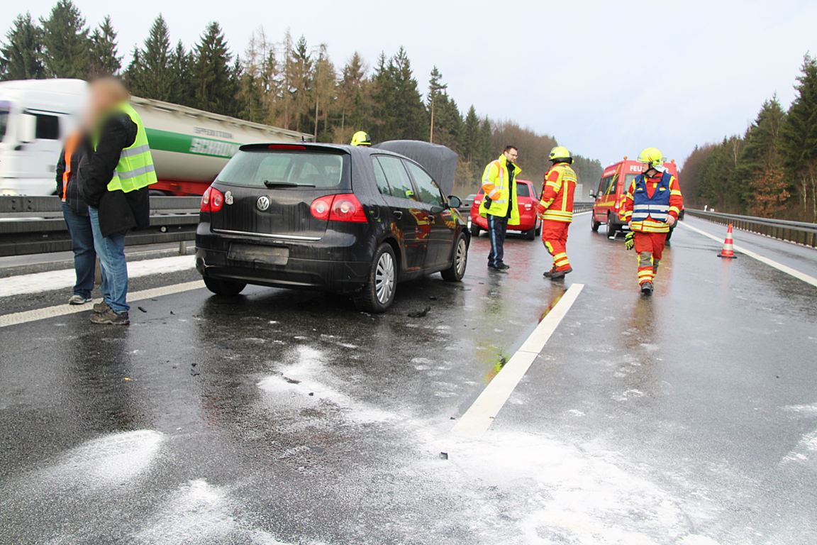 Massenkarambolage auf der A93: Vier kaputte Autos und Stau