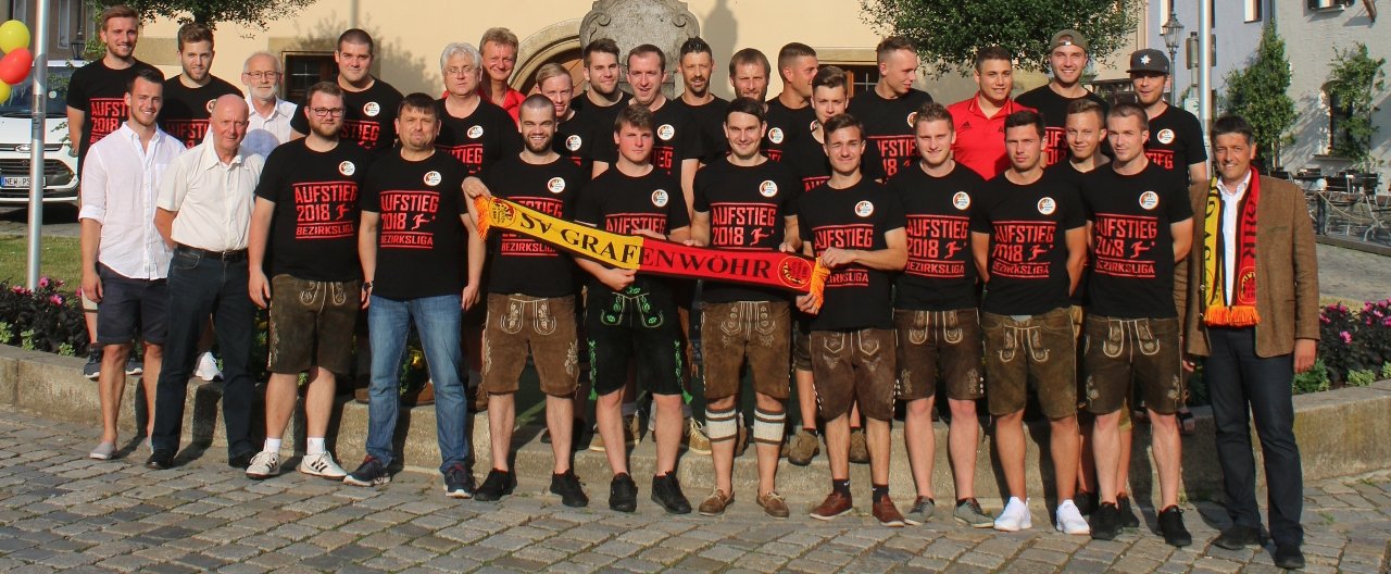 SV Fußballer im Rathaus: Grafenwöhr feiert „Krönung des Aufstiegs“