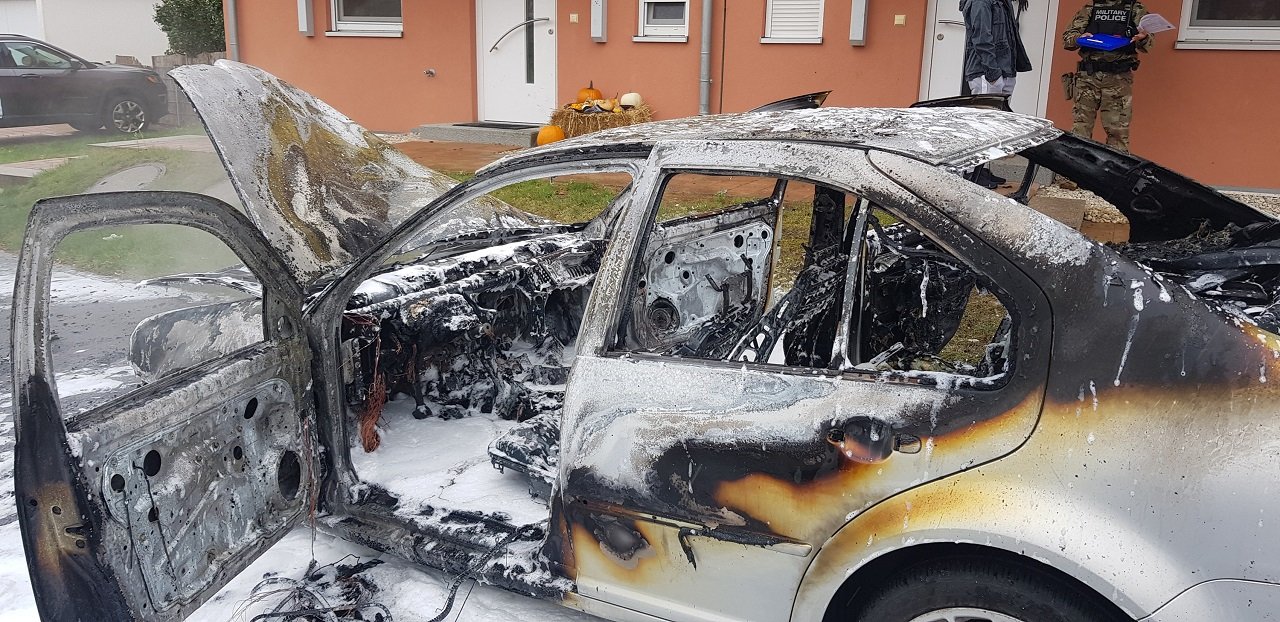 Feuer zerstört Auto
