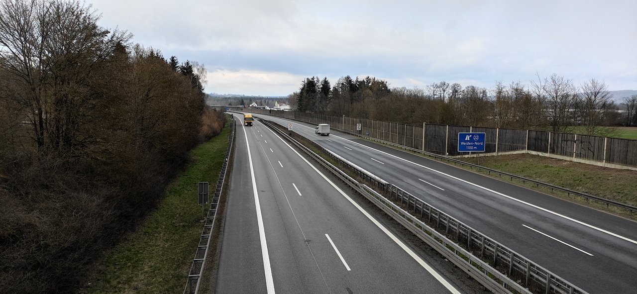 A93: Verkehrsrowdies verursachen Unfälle und hauen ab
