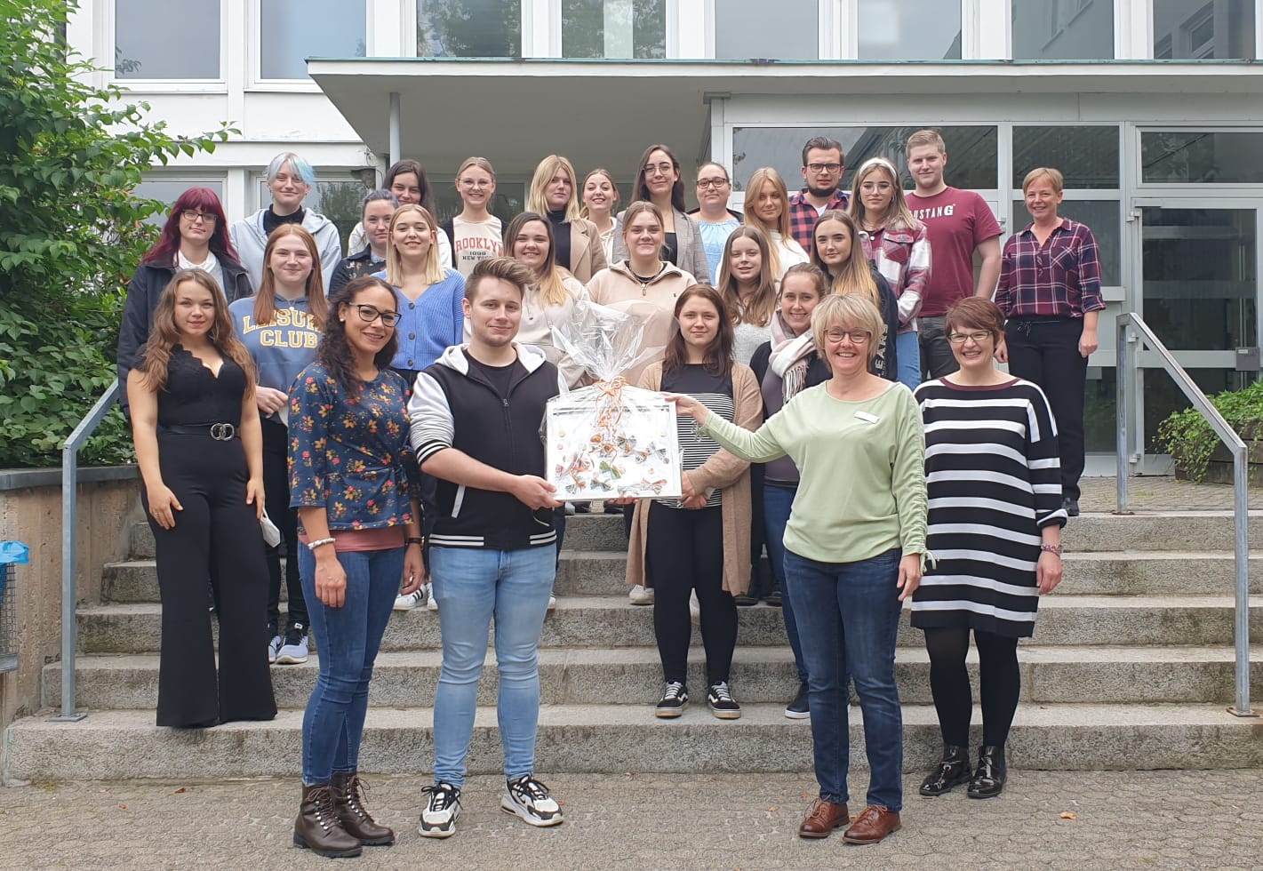 Auszubildende spenden für Hospiz St. Felix