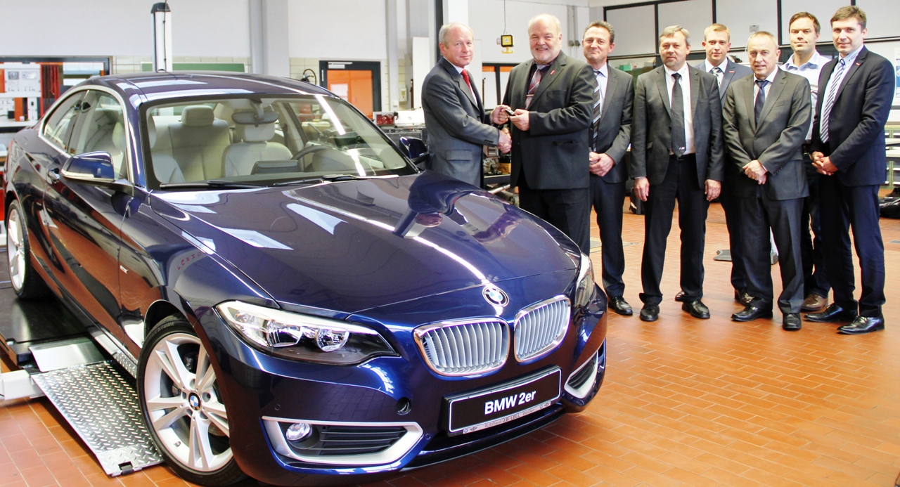 BMW spendet hochmodernes Schulungsfahrzeug  