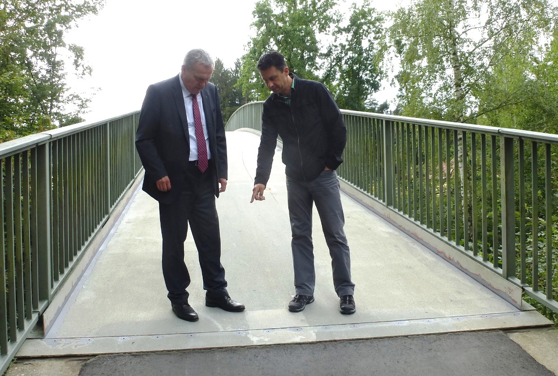 Brücke am Weidingweg wieder frei