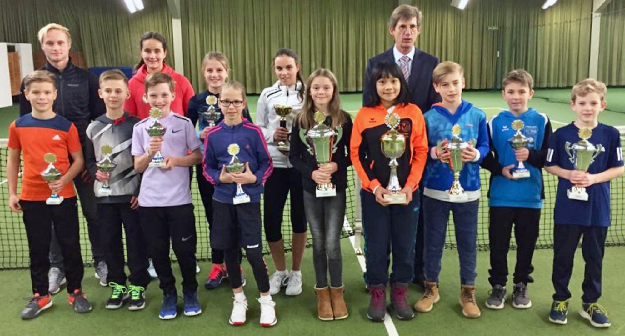 Tennistalente kämpfen bei Bezirksmeisterschaft um Titel