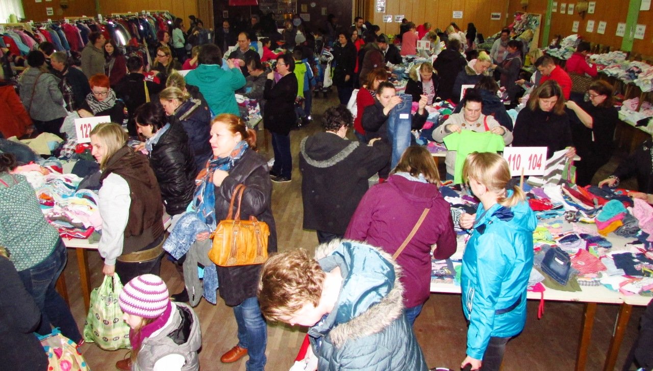 Großer Andrang beim Herbst- Winterbasar der Marienkäfergruppe 