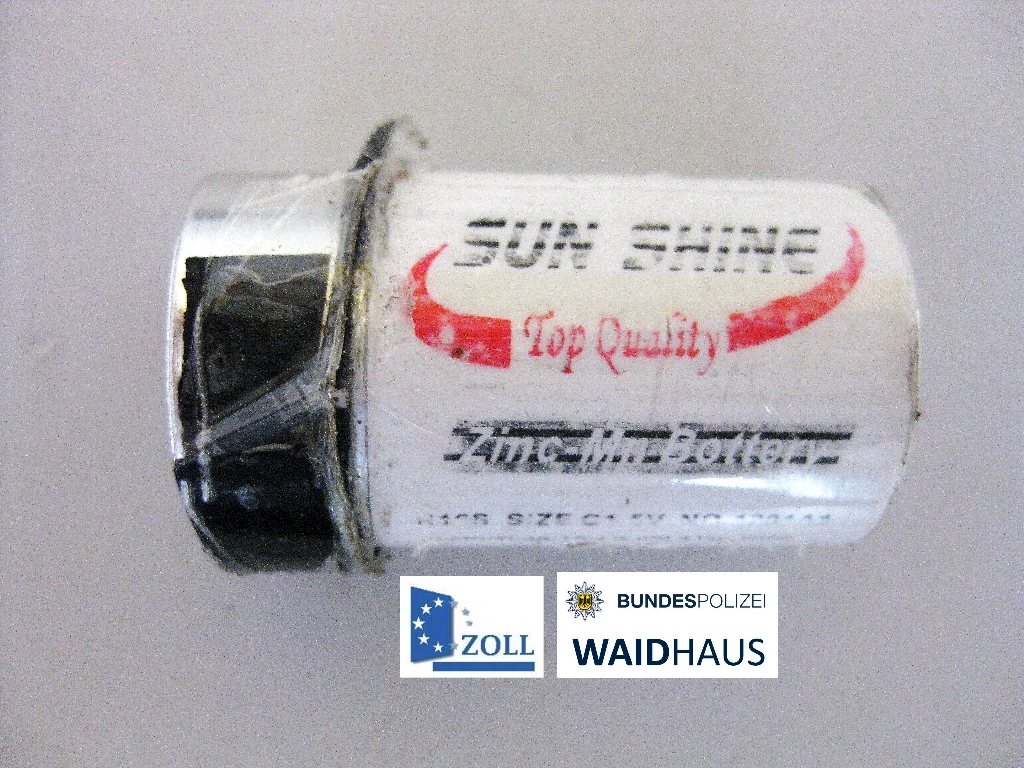 Batterieversteck mit berauschender Ladung