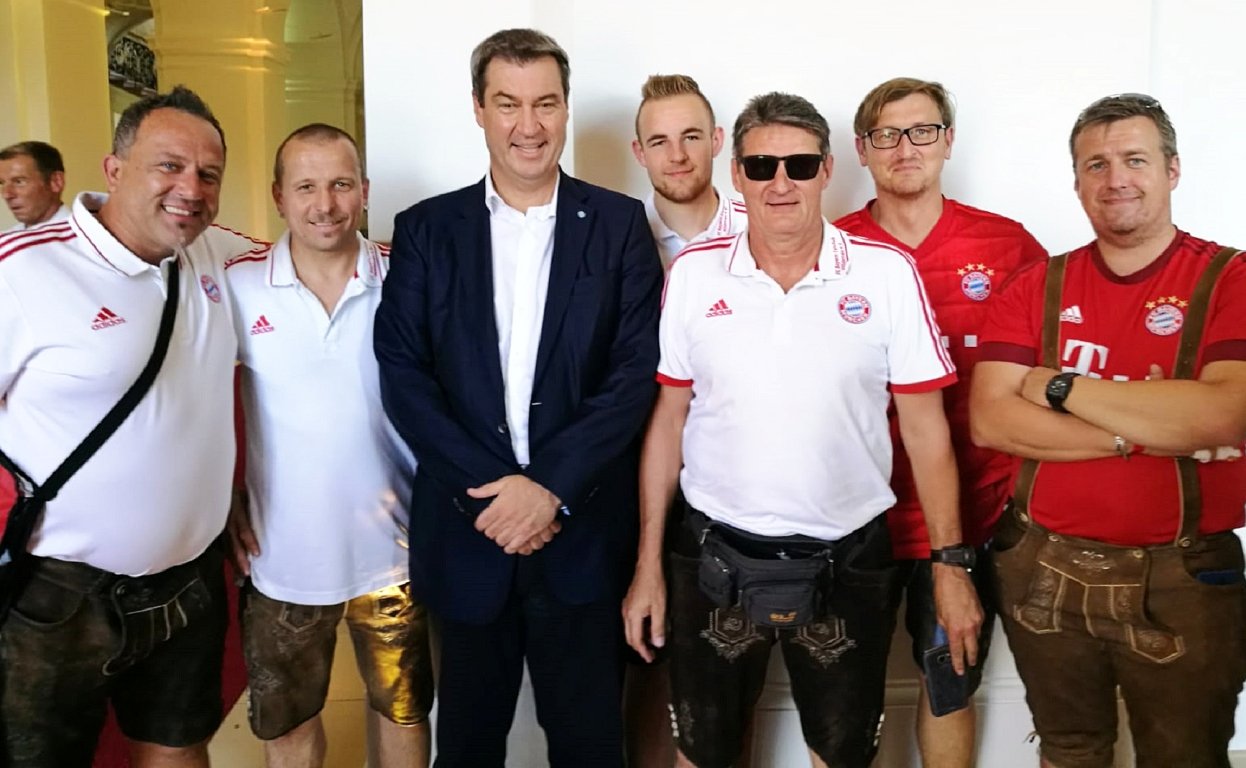 Nordoberpfälzer Fans empfangen FC Bayern-Stars