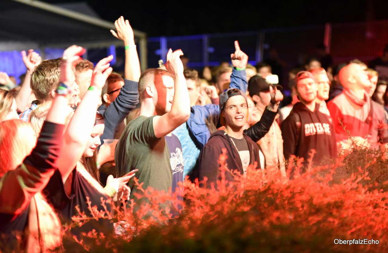 Beachparty mit deftigem BBou-Rap