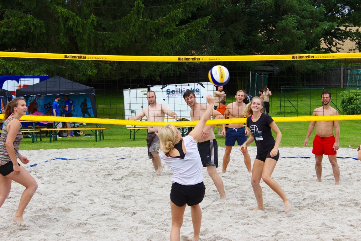 „Block & Roll I“ setzt sich Beachvolleyball-Krone auf