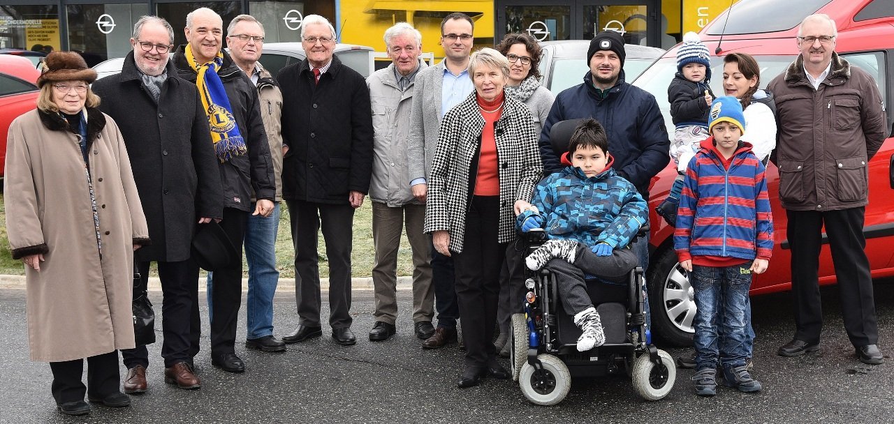 Nagelneu und behindertengerecht: Fahrendes Weihnachtsgeschenk für Familie Piatkiewicz