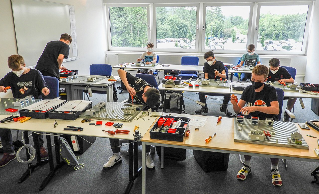 Schüler erkunden verschiedene Berufsfelder