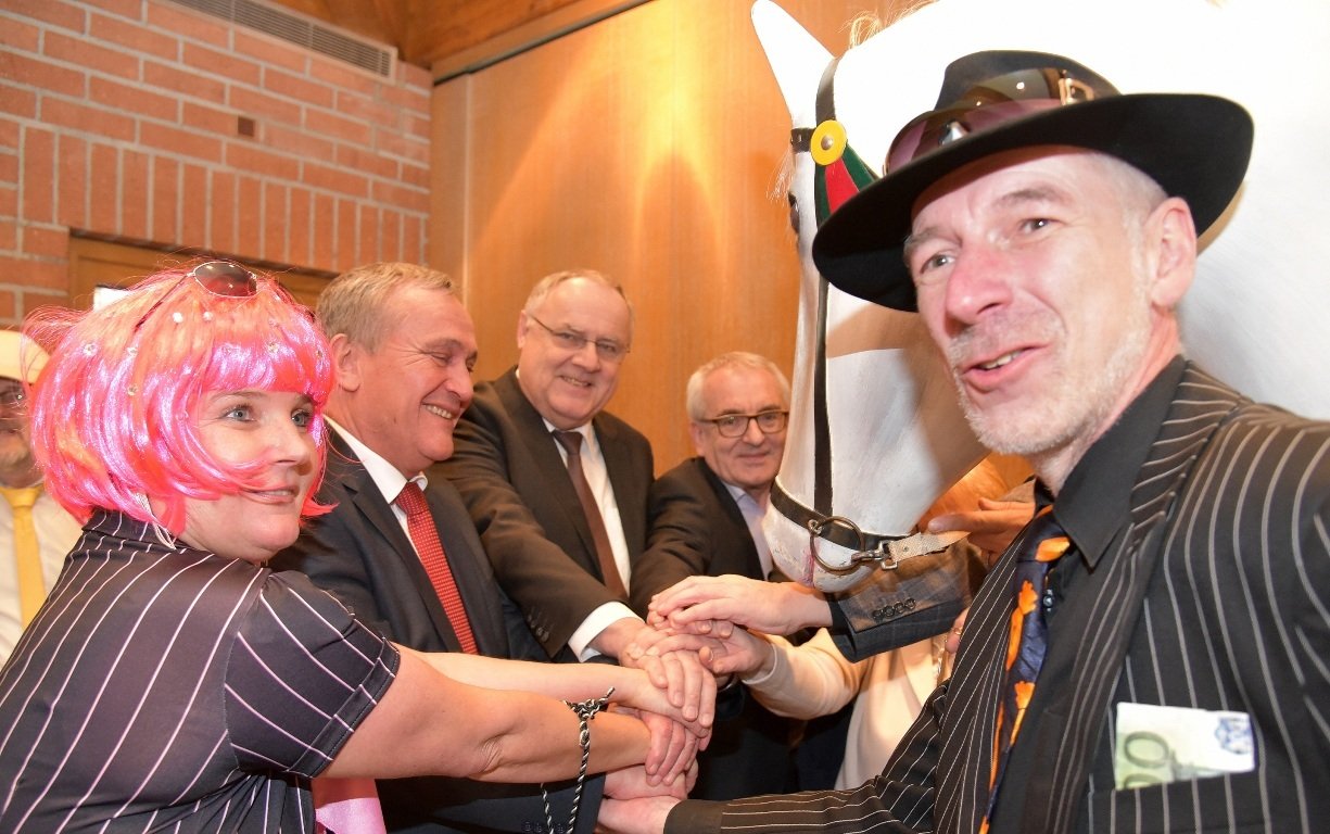 Beste Rosenmontagstradition: „Schimmel AG“ im Weidener Rathaus
