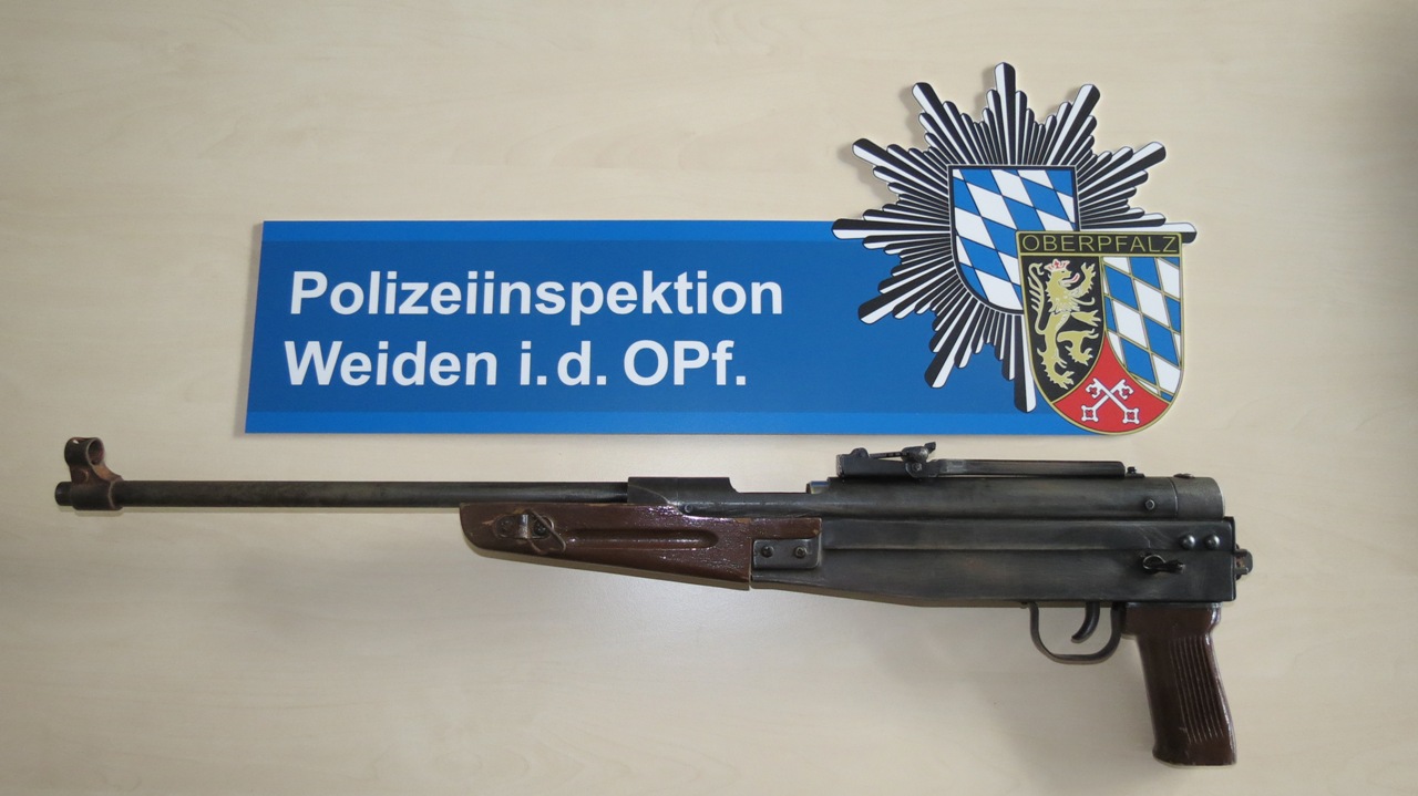 Mit Waffe in die Polizeiinspektion