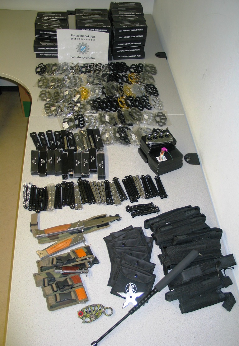 Polizei Waldsassen beschlagnahmt riesiges Waffenarsenal