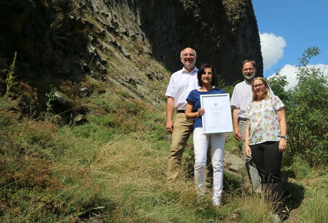 Geologie zum Anfassen: Gütesiegel für Basaltkegel in Parkstein