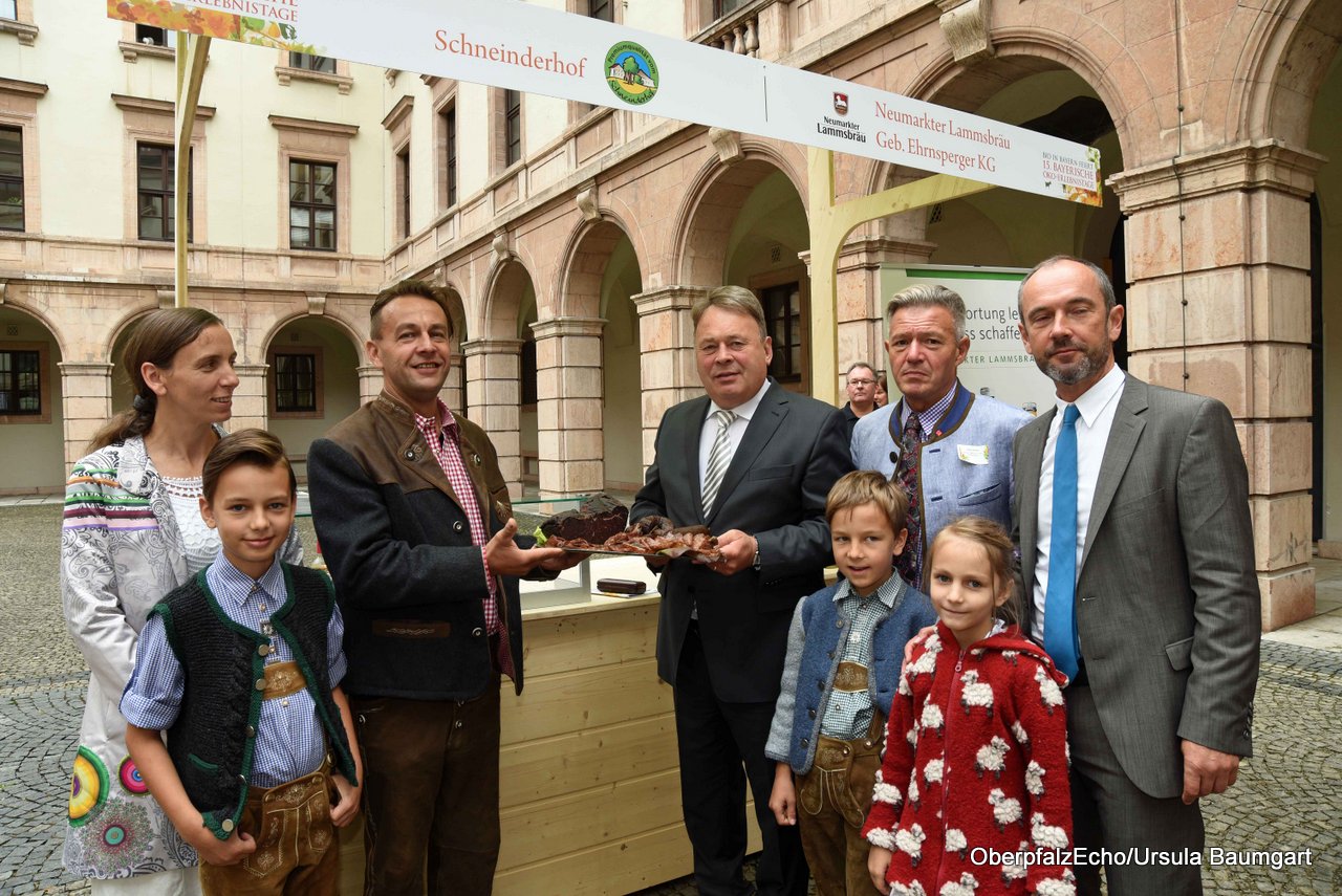 Einladung vom Minister: Schneinderhof in München