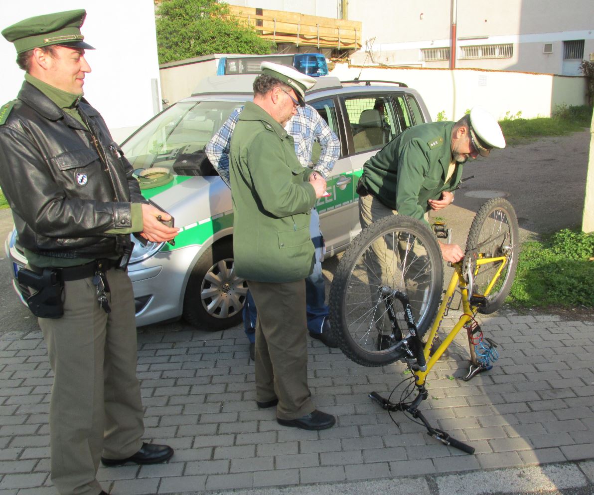 Fahrradkontrollen im Morgengrauen