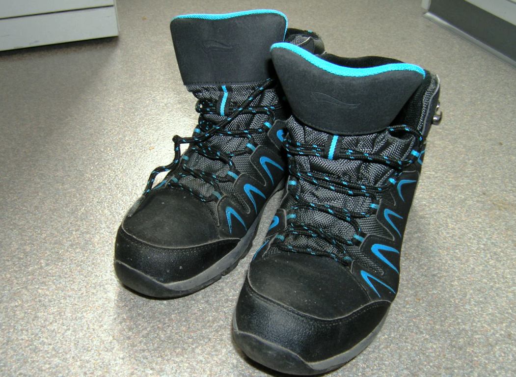 Ermittlungen wegen Diebstahl: Wem gehören diese Schuhe?
