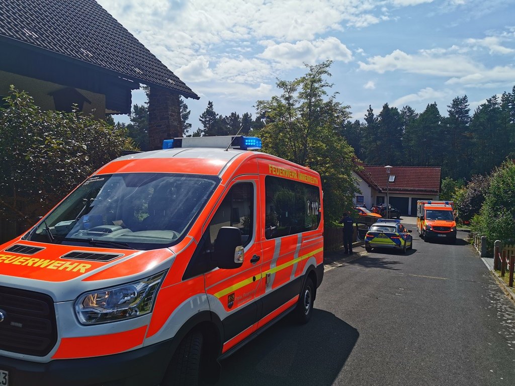 Motorrad stürzt Böschung hinab – Mann schwer verletzt