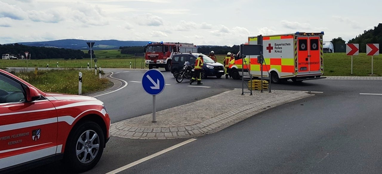 Motorradunfall im Kemnather Kreisverkehr