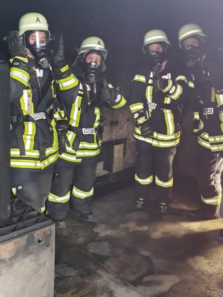 Reines Frauenteam im Kampf gegen die Flammen