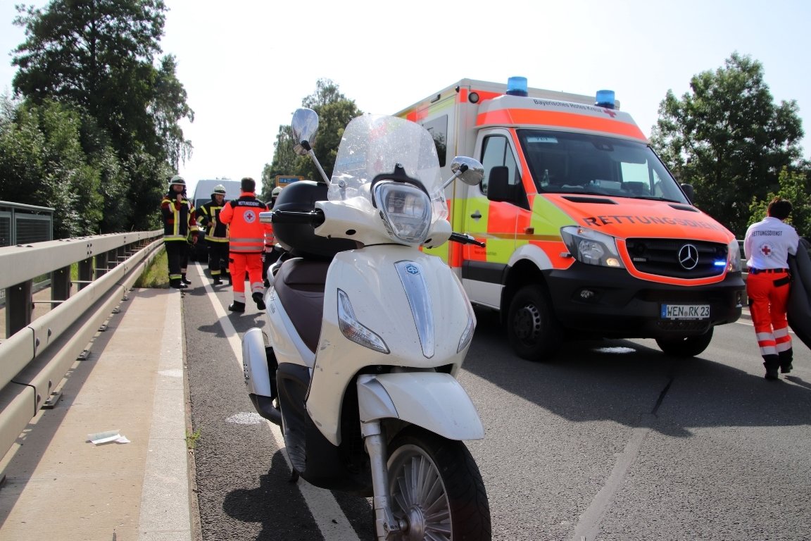 Unfall B470 bei Eschenbach: Rollerfahrer verletzt