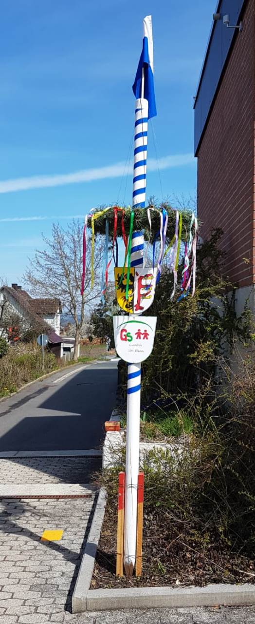Maibaum dahoam: Tradition hochleben – aber sicher!