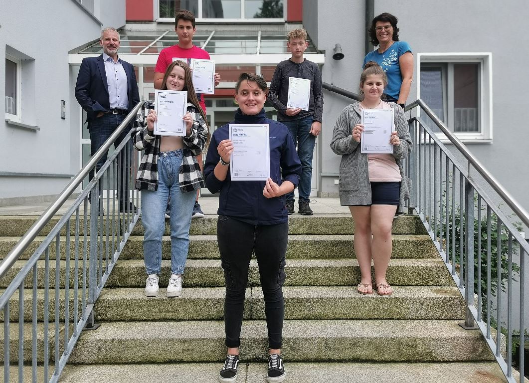 „Einfach digital“ sein reicht nicht – Wahlfach verbessert Kompetenz