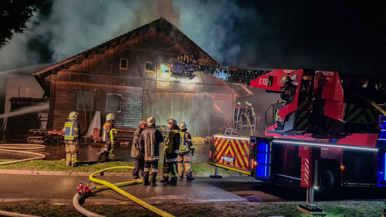 Millionenschaden nach Feuer in Bad Neualbenreuther Zimmerei