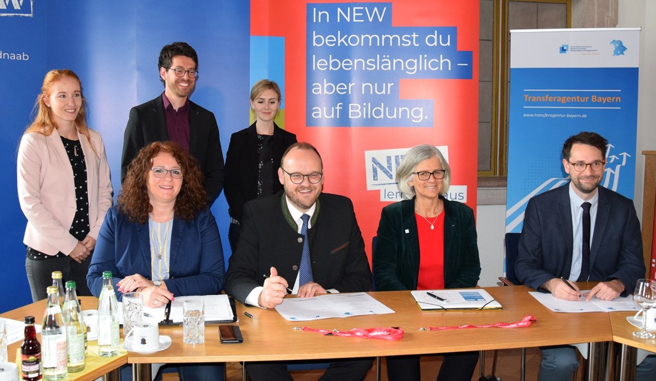 Landkreis Neustadt/WN baut Netzwerk für Bildung aus