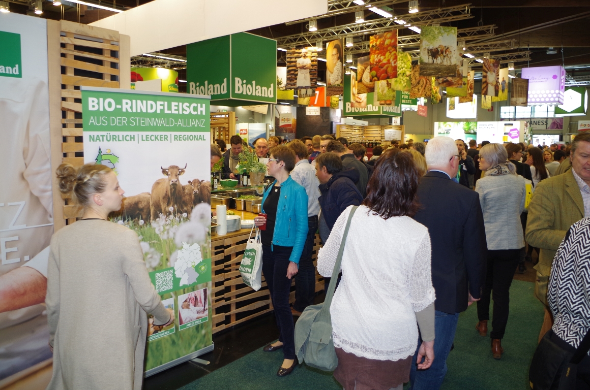 Zwei Bio-Rinder aus dem Steinwald im Gepäck bei Biofach in Nürnberg