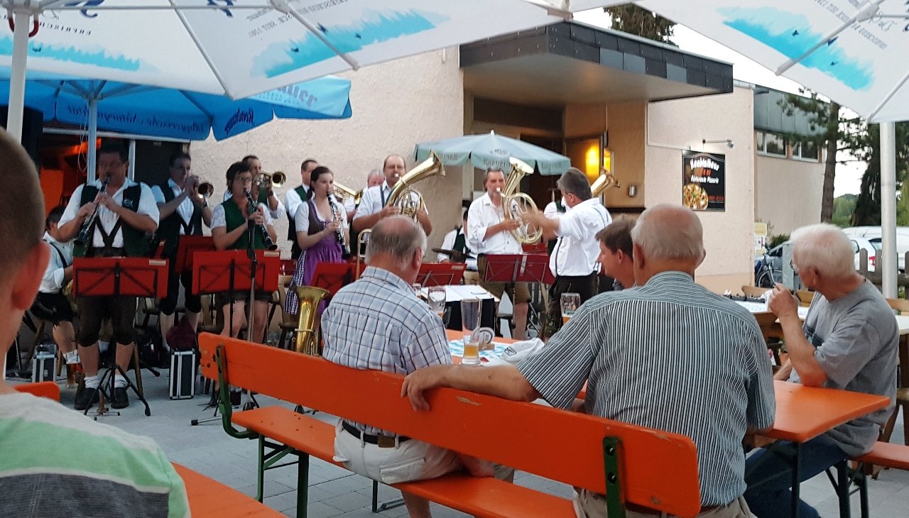 Blasmusik im Biergarten, eine runde Sache