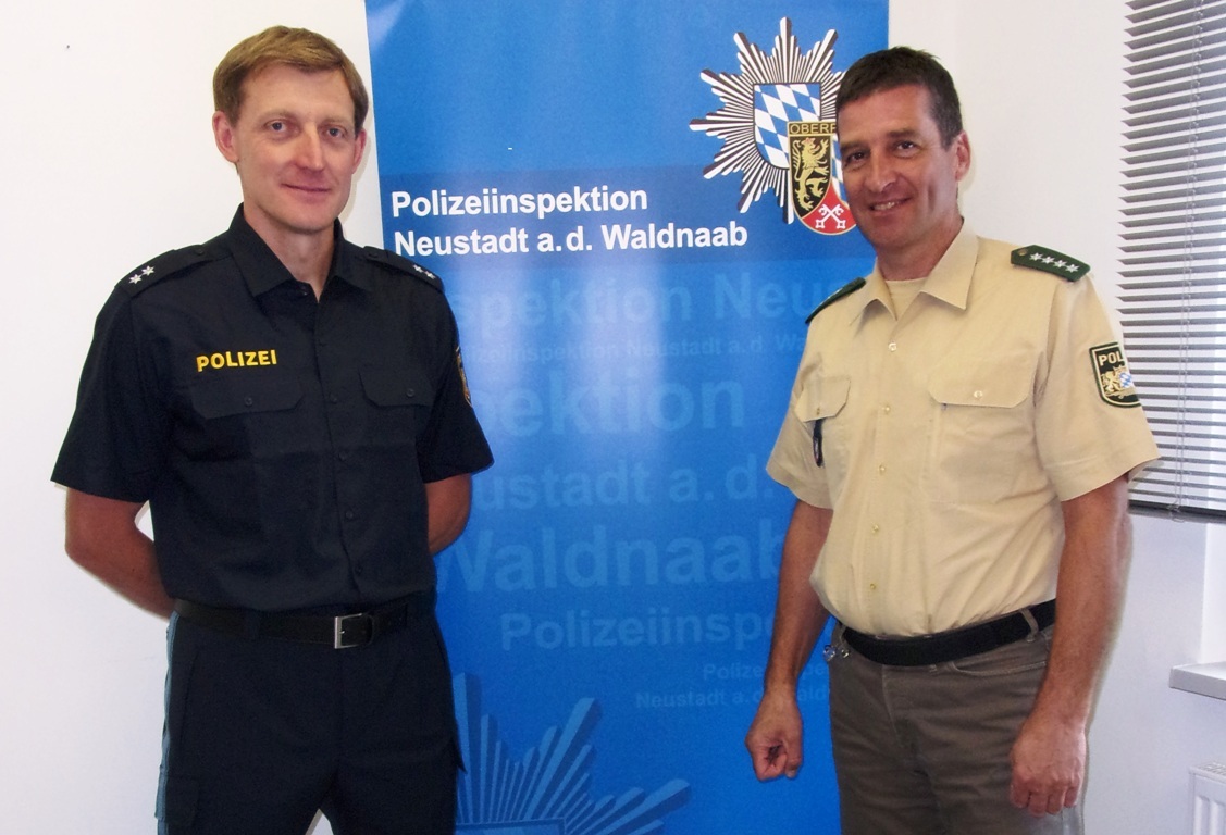 Neue Uniformen für Polizei Neustadt/WN: Aus Grün wird Blau!