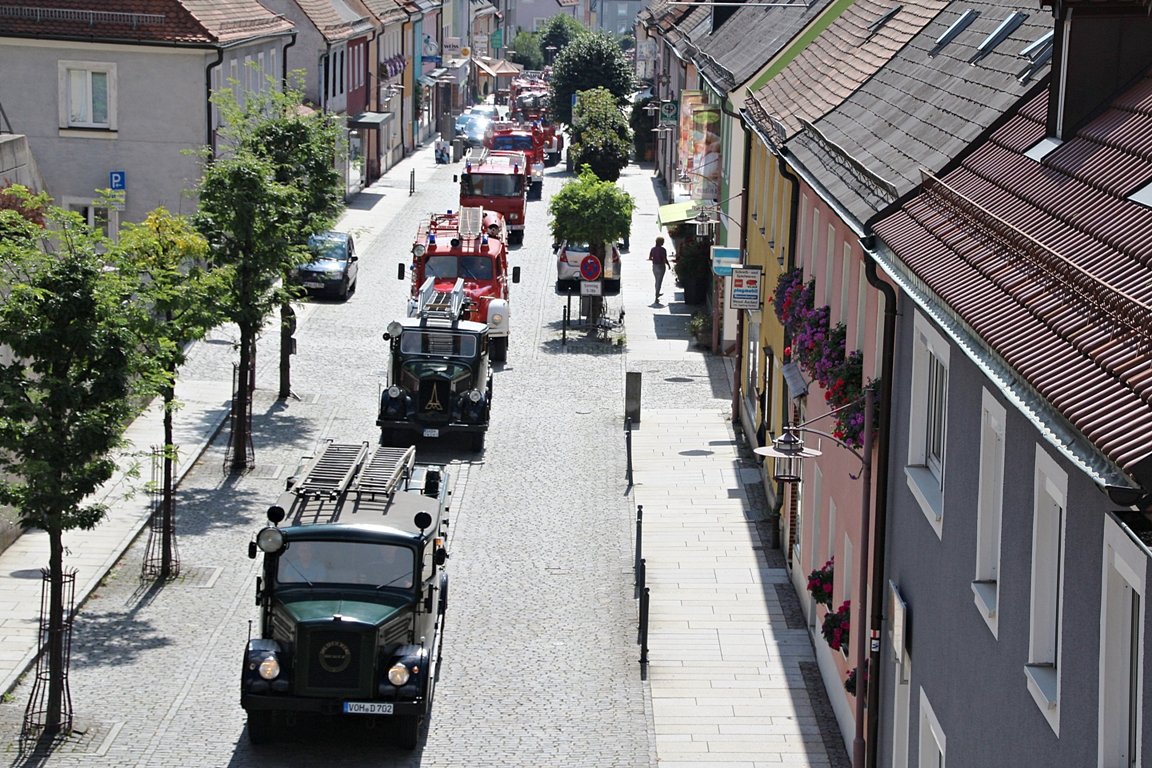 Feuerwehr-Oldtimer düsen durch die Nordoberpfalz