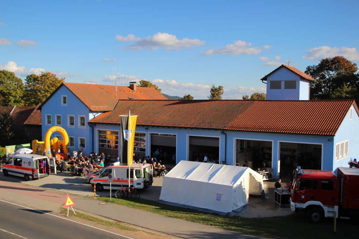 Feuerwehr Pressath feiert 145. Jubiläum: Volles Haus beim Blaulichttag