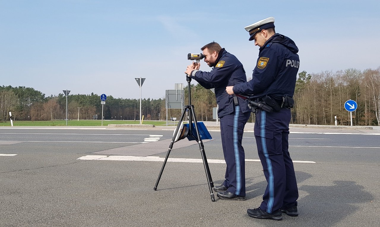 Raser des Monats gibt auf der B470 Gas