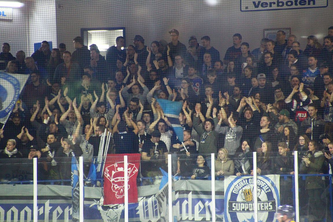 Fahnenraub führt zu Stadionverbot