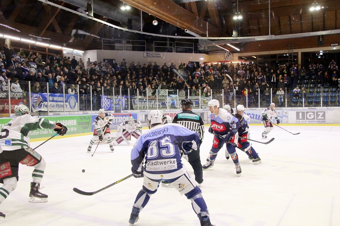 Overtime bringt Glück: Blue Devils siegen gegen Favoriten
