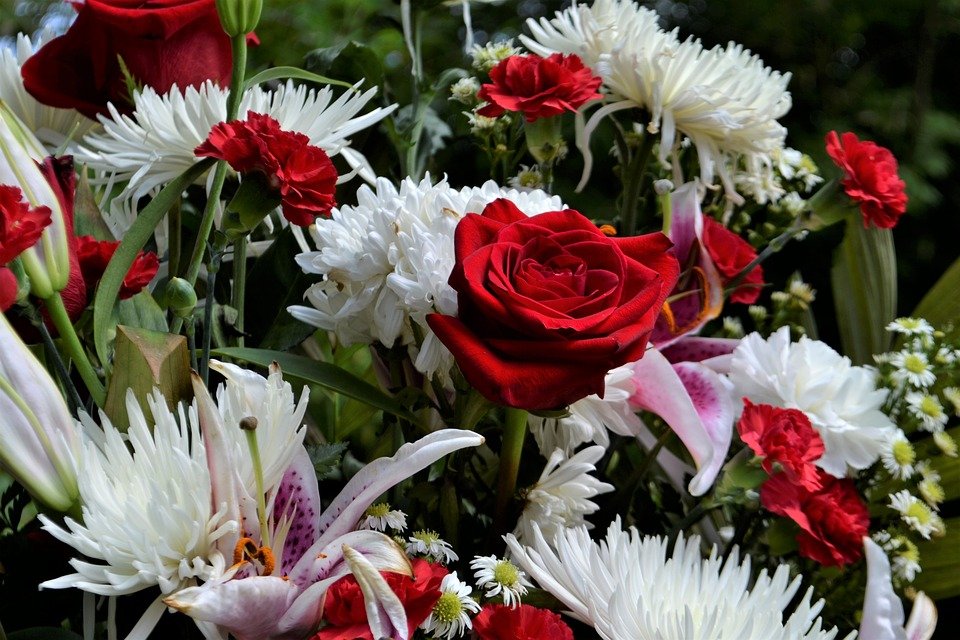 Blumen vom Grab gestohlen