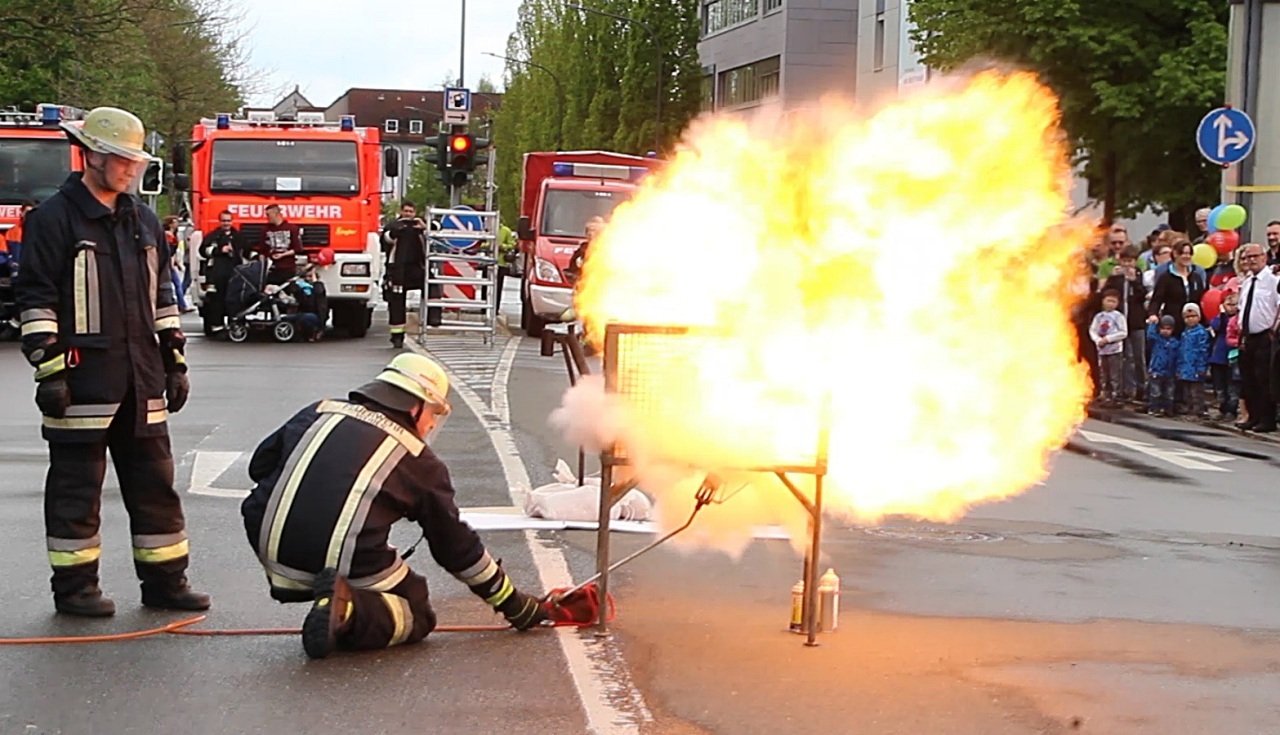 Boxxenstopp in Weiden: Schwebende Hunde und laute Explosionen