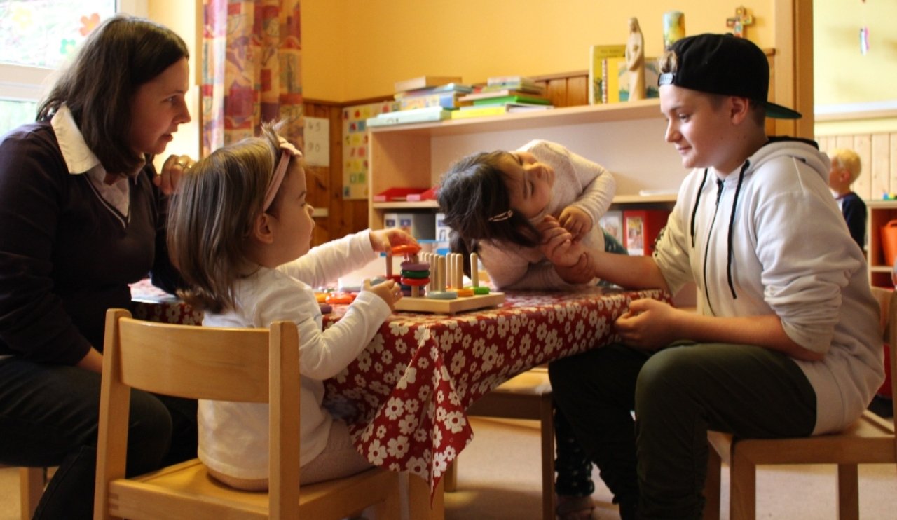 Girls‘ und Boys’Day in der Nordoberpfalz: Schüler erobern Herzen der Kindergartenkinder