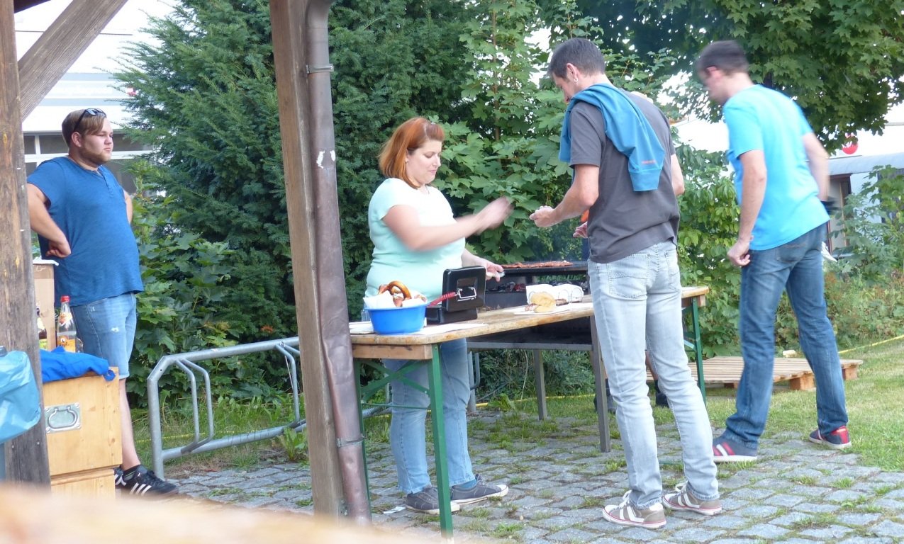 Brunnenfest in Neudorf: Bratwurstduft lockt viele Besucher