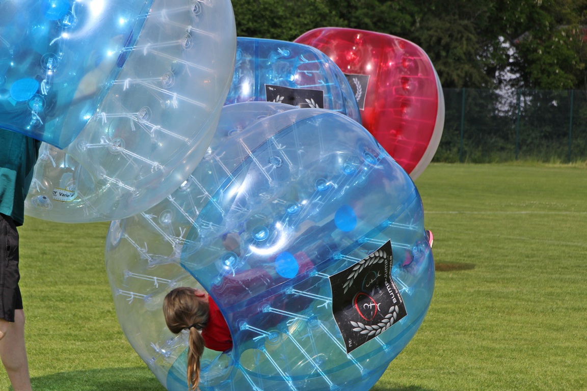 Bubble Ball Turnier: Kirwa Neustadt am Kulm gewinnt in XXL-Airbags