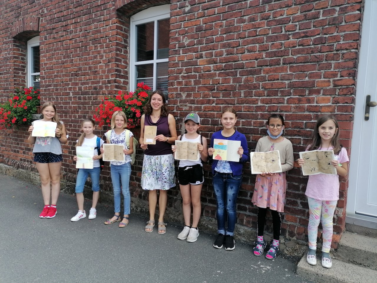 Buch trifft Kunst – Lesen und Basteln in der Bibliothek