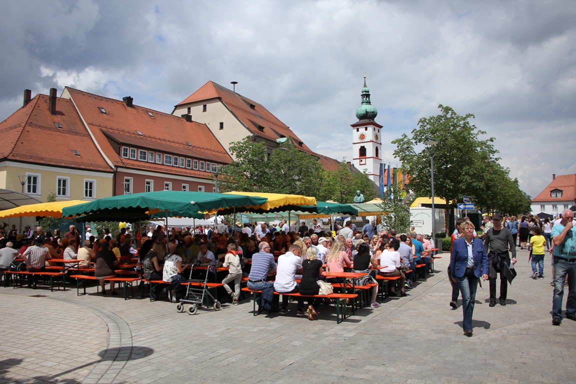 Bürgerfest Tirschenreuth: Volle Straßen trotz miesem Wetter