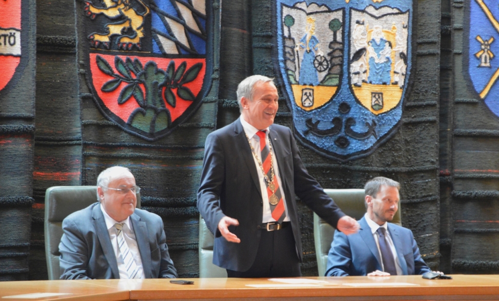 Oberbürgermeister Kurt Seggewiß: Weihnachtsgrüße aus dem Rathaus