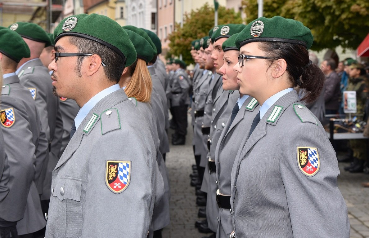 Feierliches Gelöbnis: Neue Rekruten bei der Bundeswehr