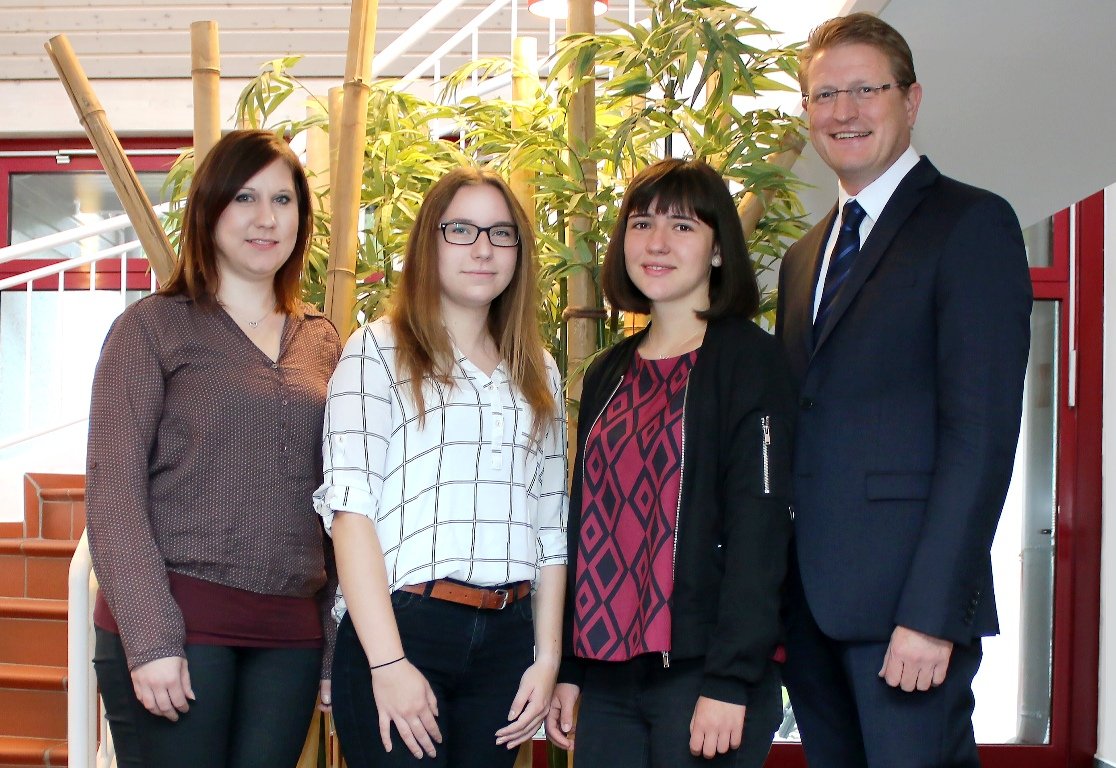Zwei neue Auszubildende bei CJS in Waldsassen