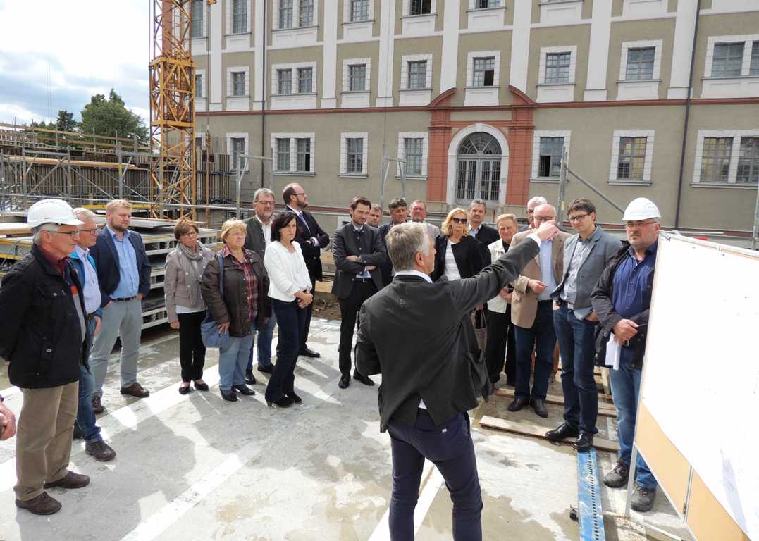 Erweiterungsbau Landratsamt: Baufortschritt und Funktionalität beeindrucken CSU